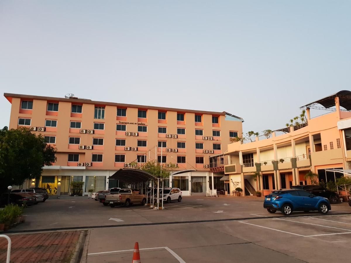 K.S.Pavilion Hotel Nakhonratchasima Exteriör bild