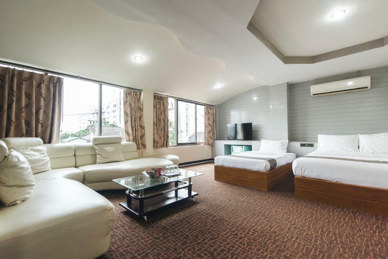 K.S.Pavilion Hotel Nakhonratchasima Exteriör bild